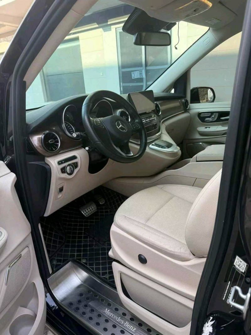 张家界21年奔驰V5