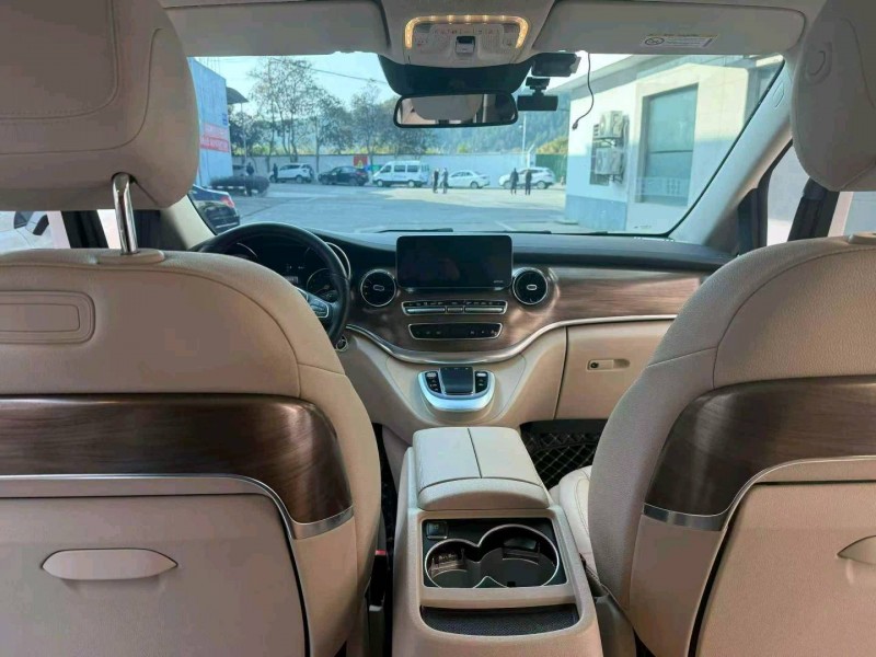 张家界21年奔驰V6