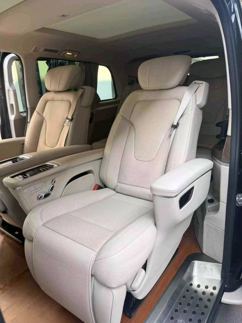 张家界21年奔驰V7