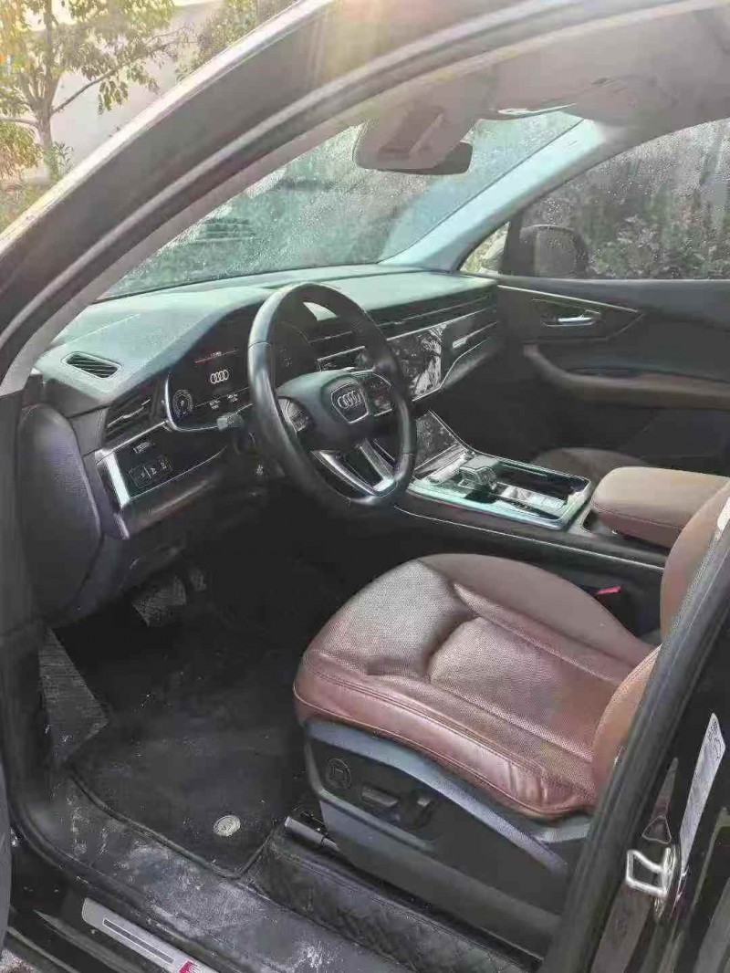 黄石21年奥迪Q77