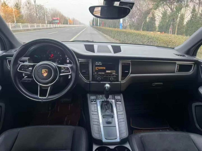 潍坊15年保时捷Macan5