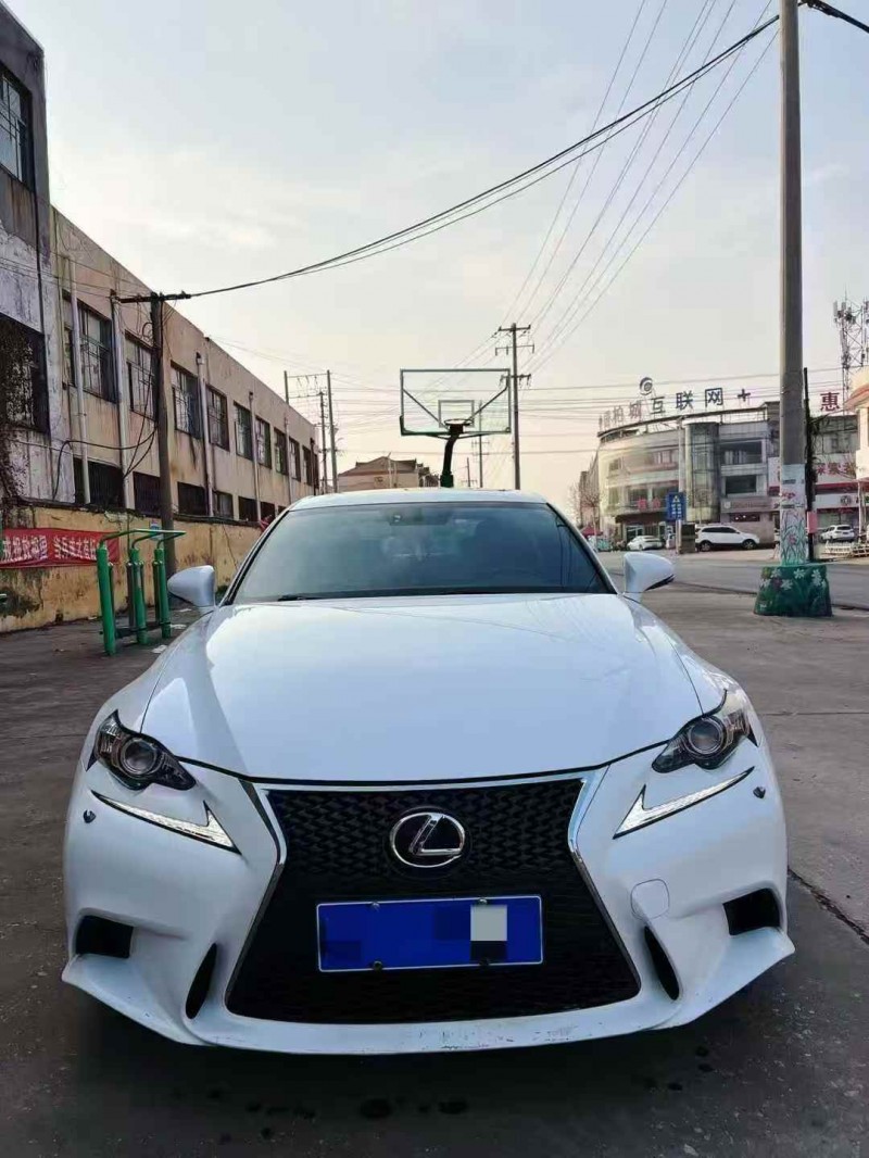 济宁16年雷克萨斯IS1