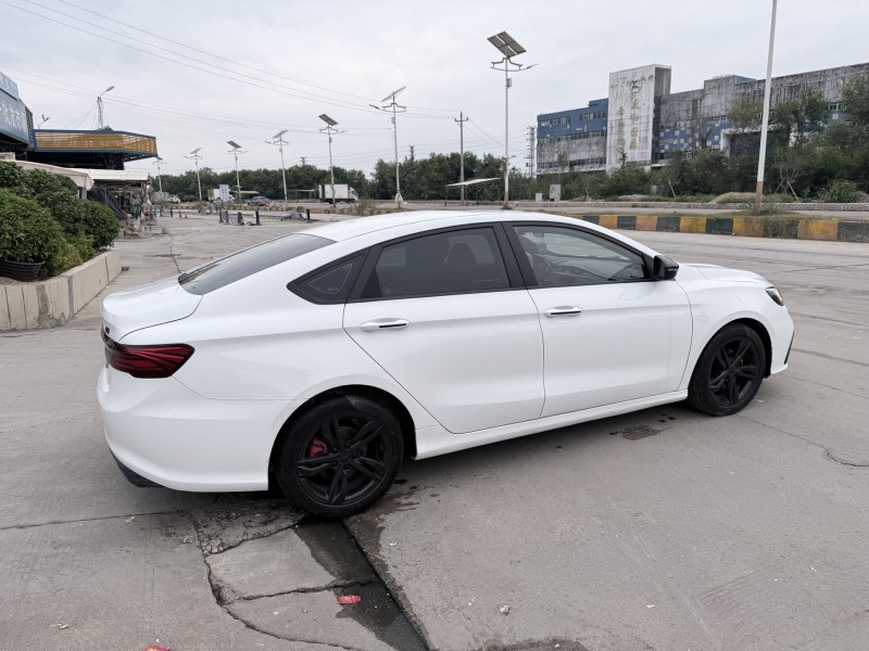 潮州22年吉利缤瑞8