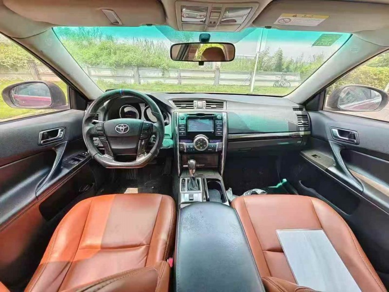 广州17年丰田锐志4