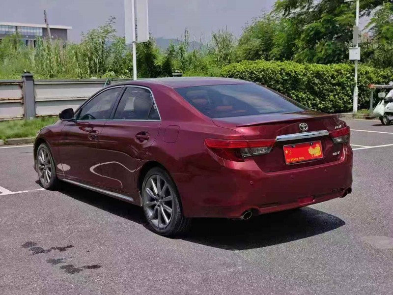 广州17年丰田锐志7