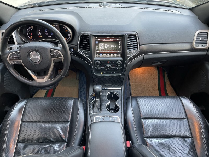 济宁19年Jeep大切诺基4