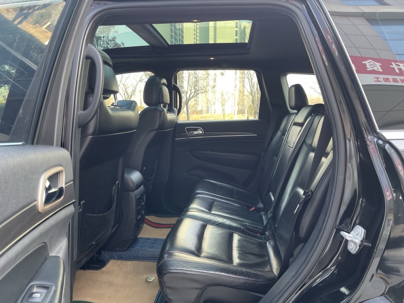 济宁19年Jeep大切诺基6