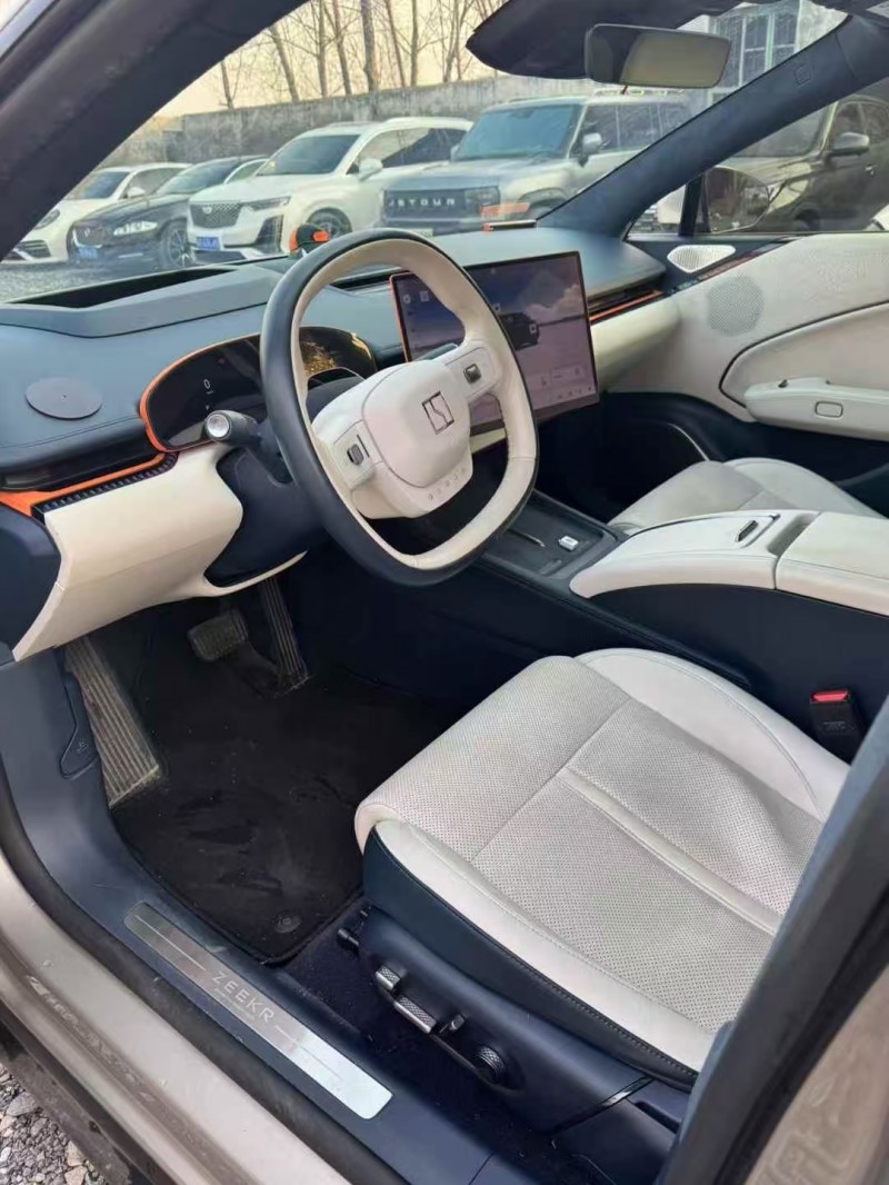 菏泽24年极氪汽车0076