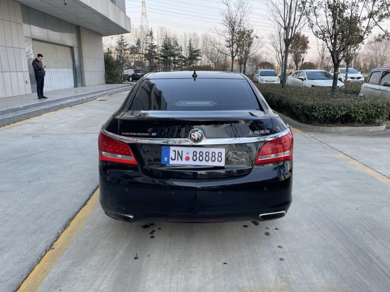 济宁15年别克君越9