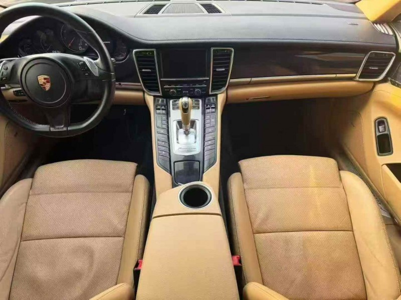 保定13年保时捷帕拉梅拉4