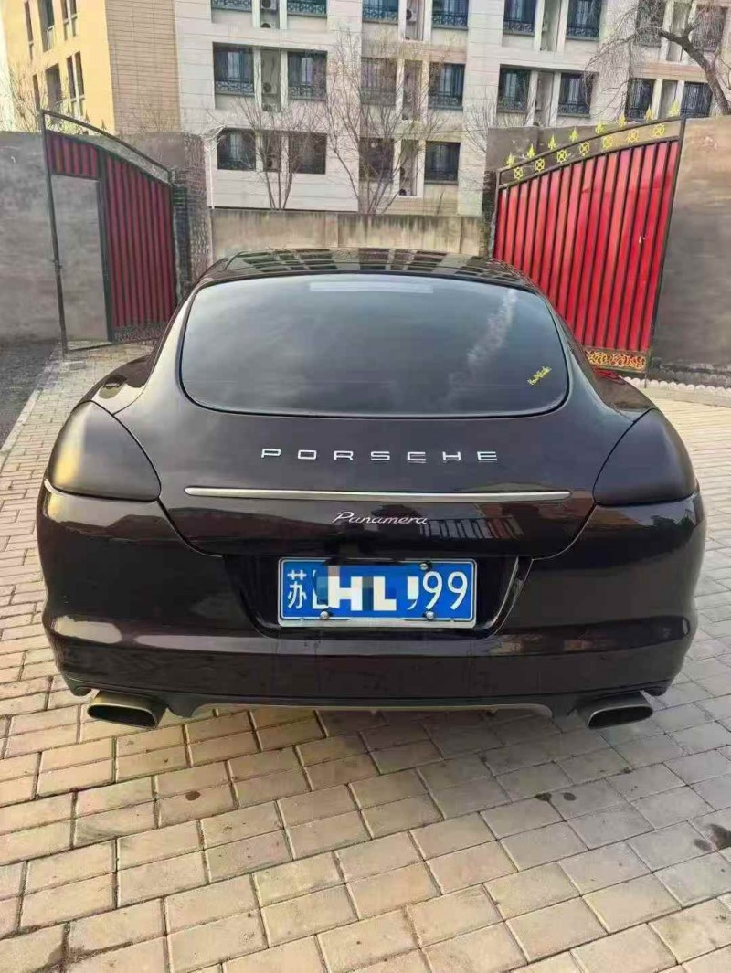 保定13年保时捷帕拉梅拉9