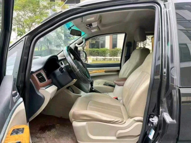 广州20年东风菱智7