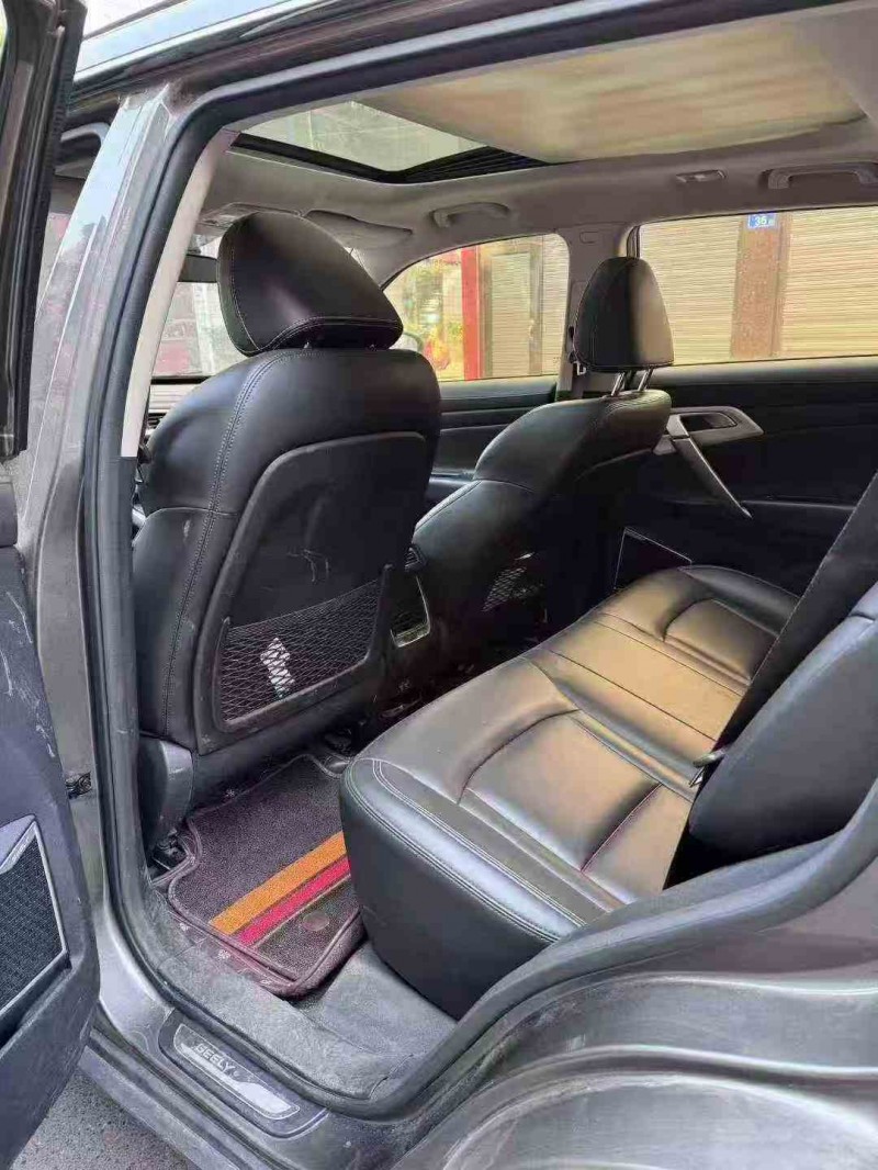 常德19年吉利博越5