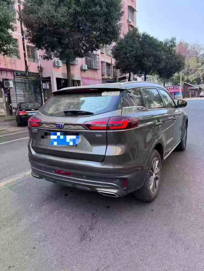 常德19年吉利博越7