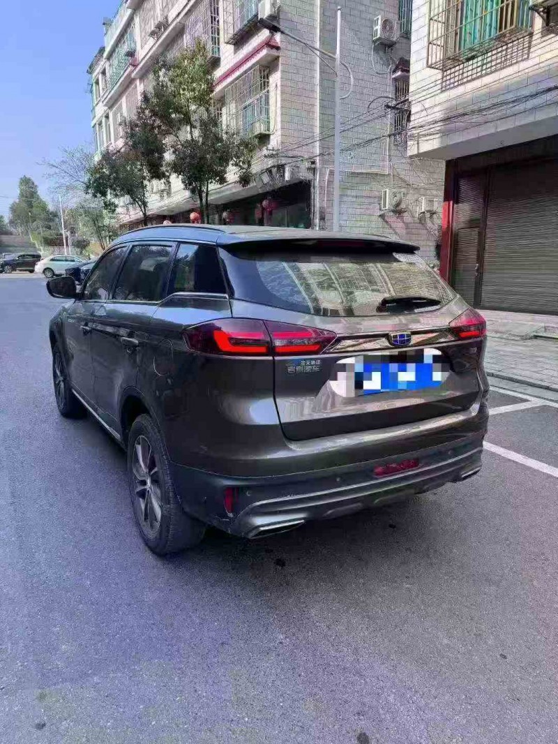 常德19年吉利博越8