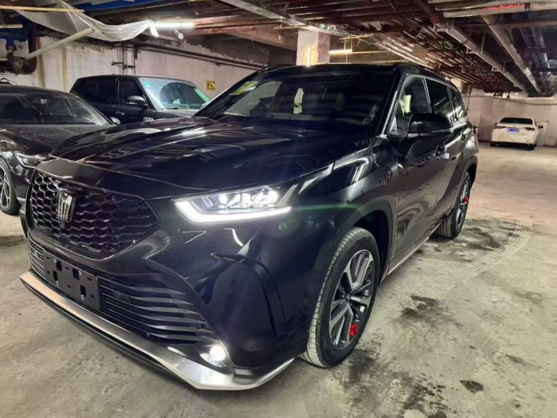 济宁25年丰田皇冠2