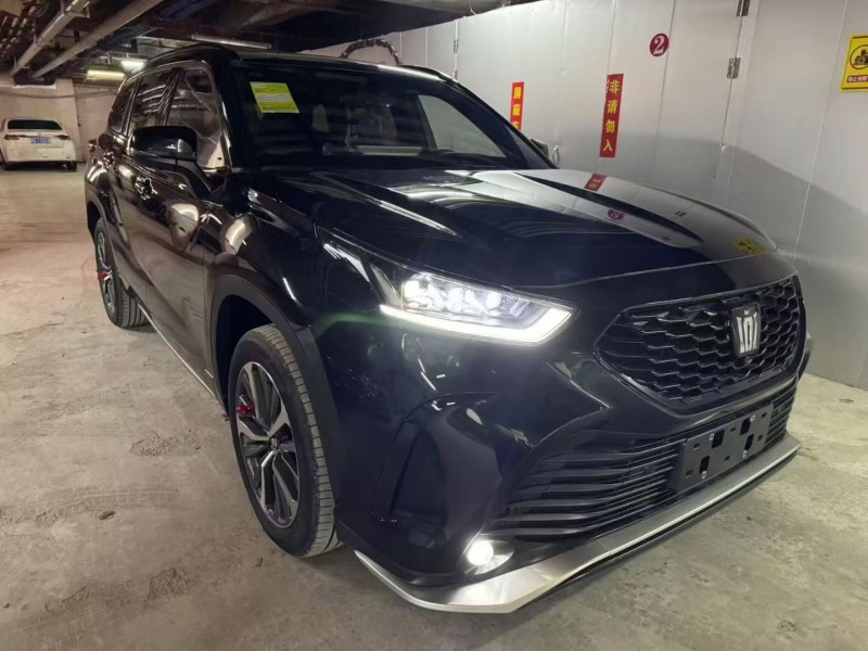 济宁25年丰田皇冠3