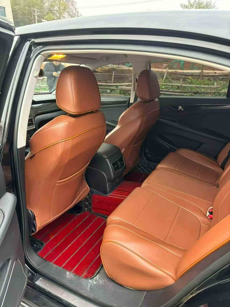 张家界19年红旗H75