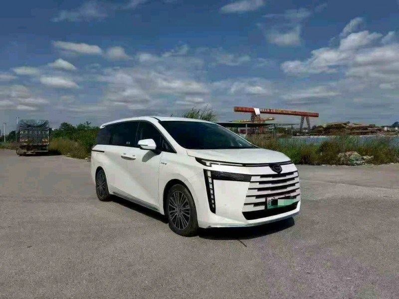 贵港25年传祺E82