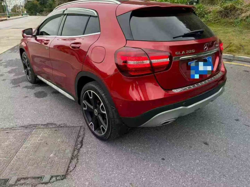 南平17年奔驰GLA8