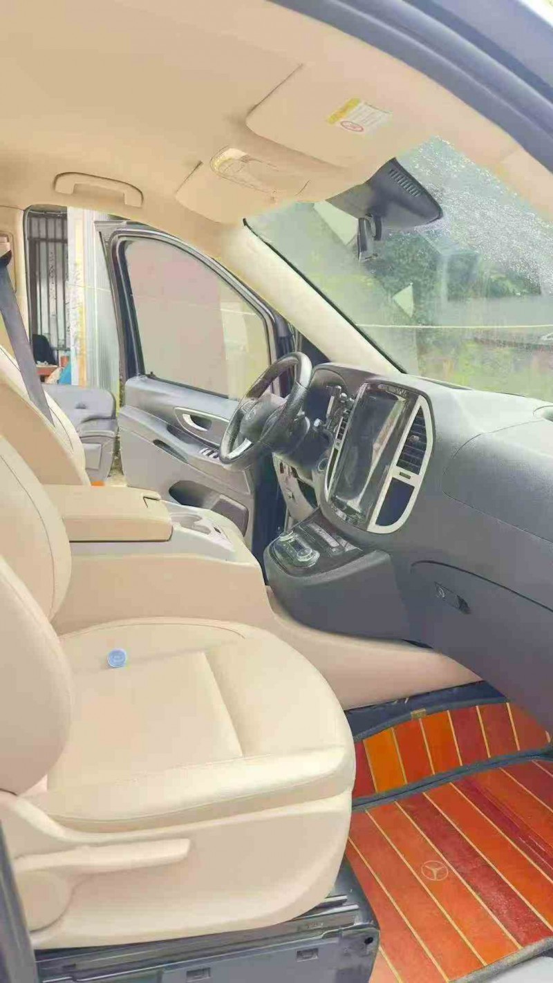 临沧21年奔驰威霆5