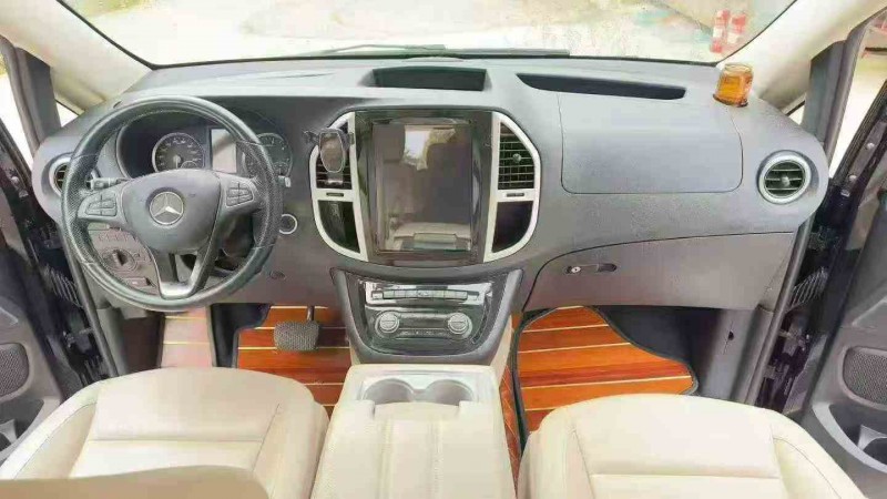 临沧21年奔驰威霆8