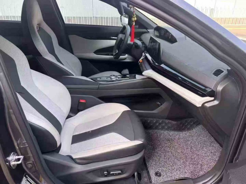 玉溪25年长安汽车UNI5