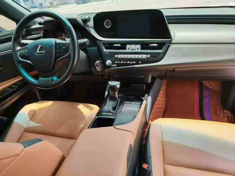 临沧22年雷克萨斯ES4