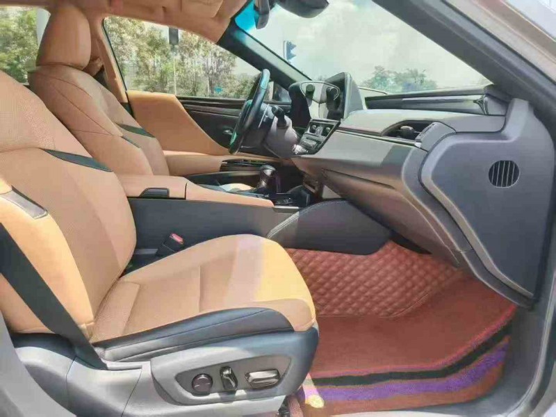 临沧22年雷克萨斯ES6