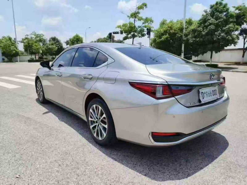 临沧22年雷克萨斯ES7