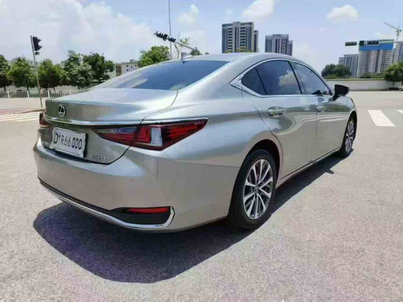 临沧22年雷克萨斯ES8