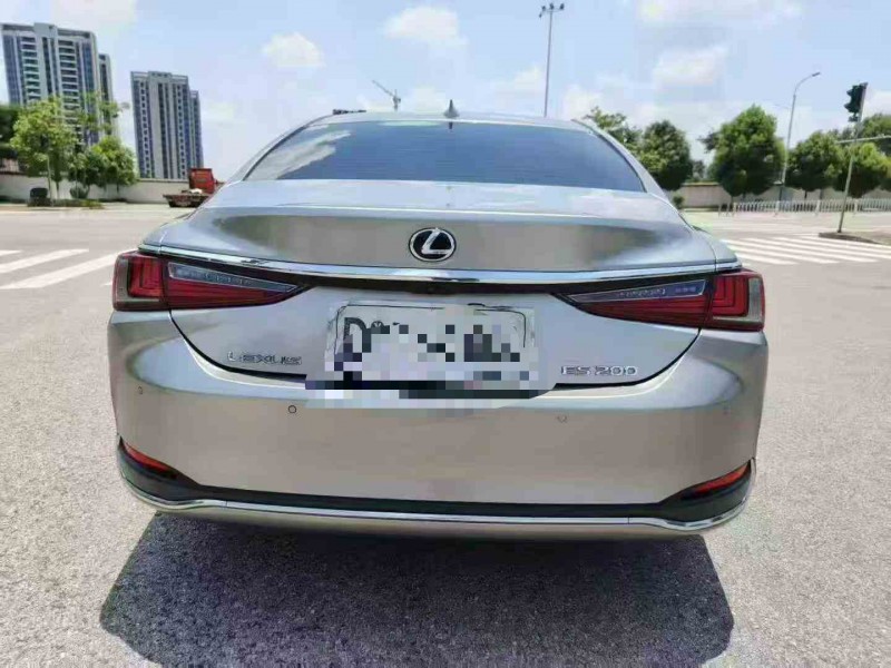 临沧22年雷克萨斯ES9