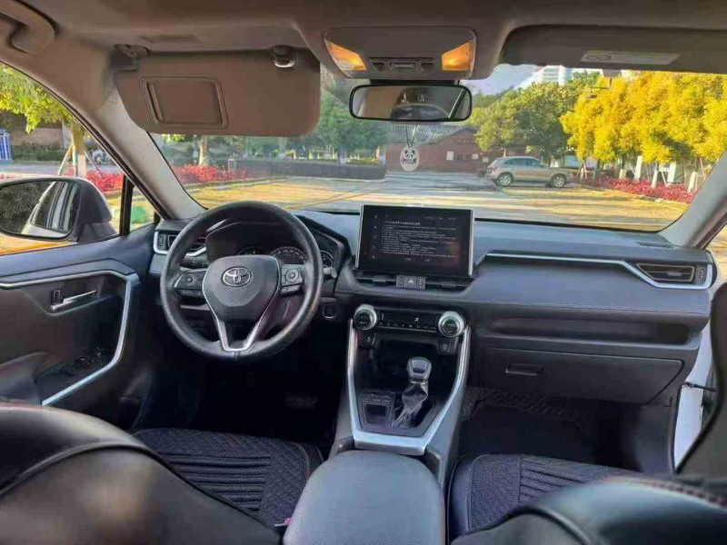 临沧23年丰田RAV4荣放4