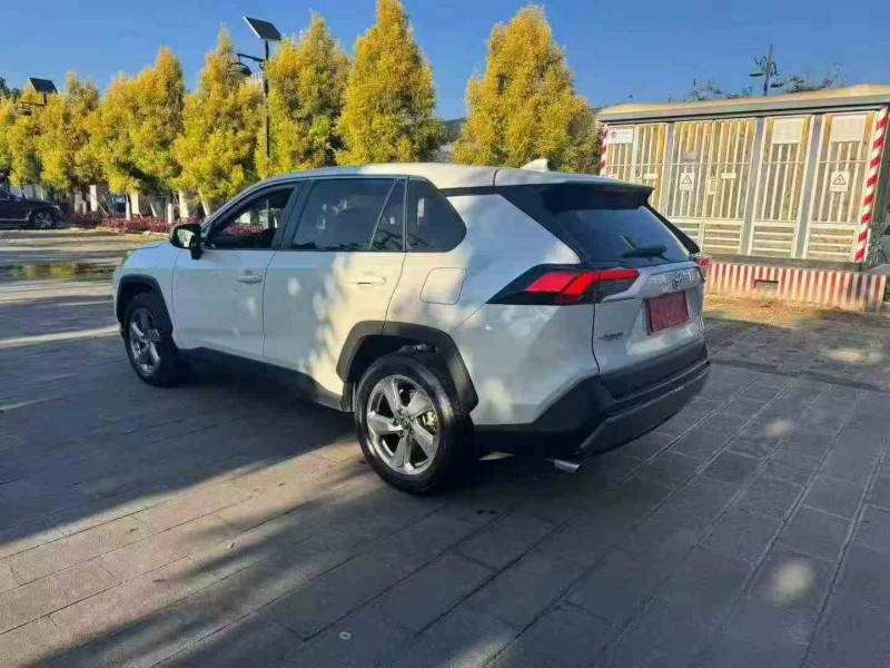 临沧23年丰田RAV4荣放7