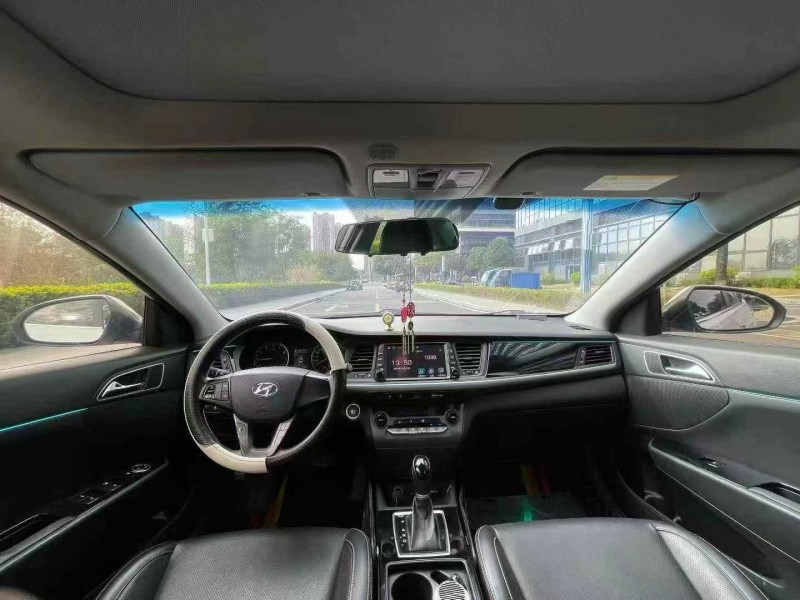 东莞17年现代名图4