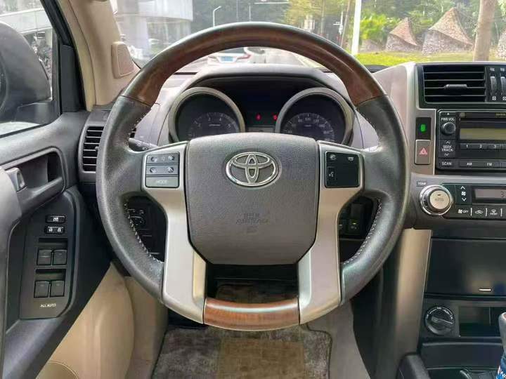 深圳13年丰田普拉多8