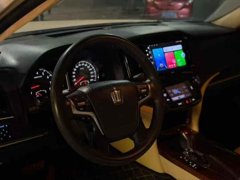 广州17年丰田皇冠4