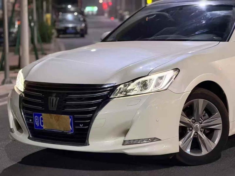 广州17年丰田皇冠8