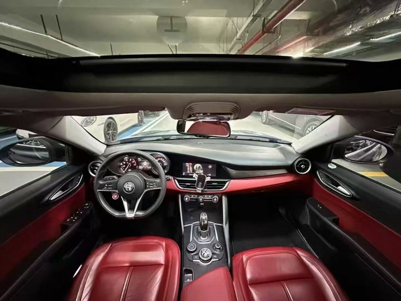 广州18年阿尔法·罗密欧Giulia5