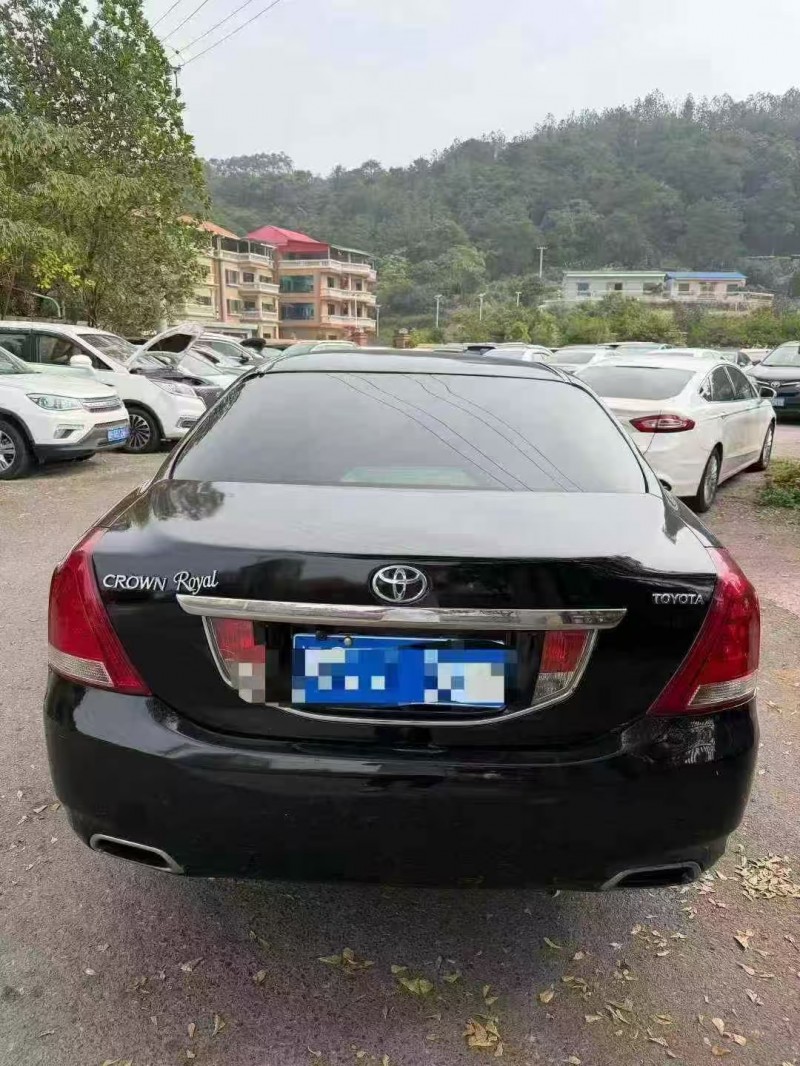 梧州10年丰田皇冠3