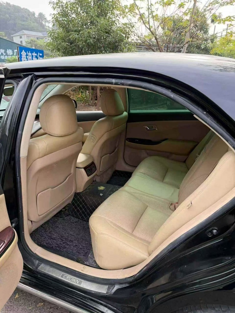 梧州10年丰田皇冠5