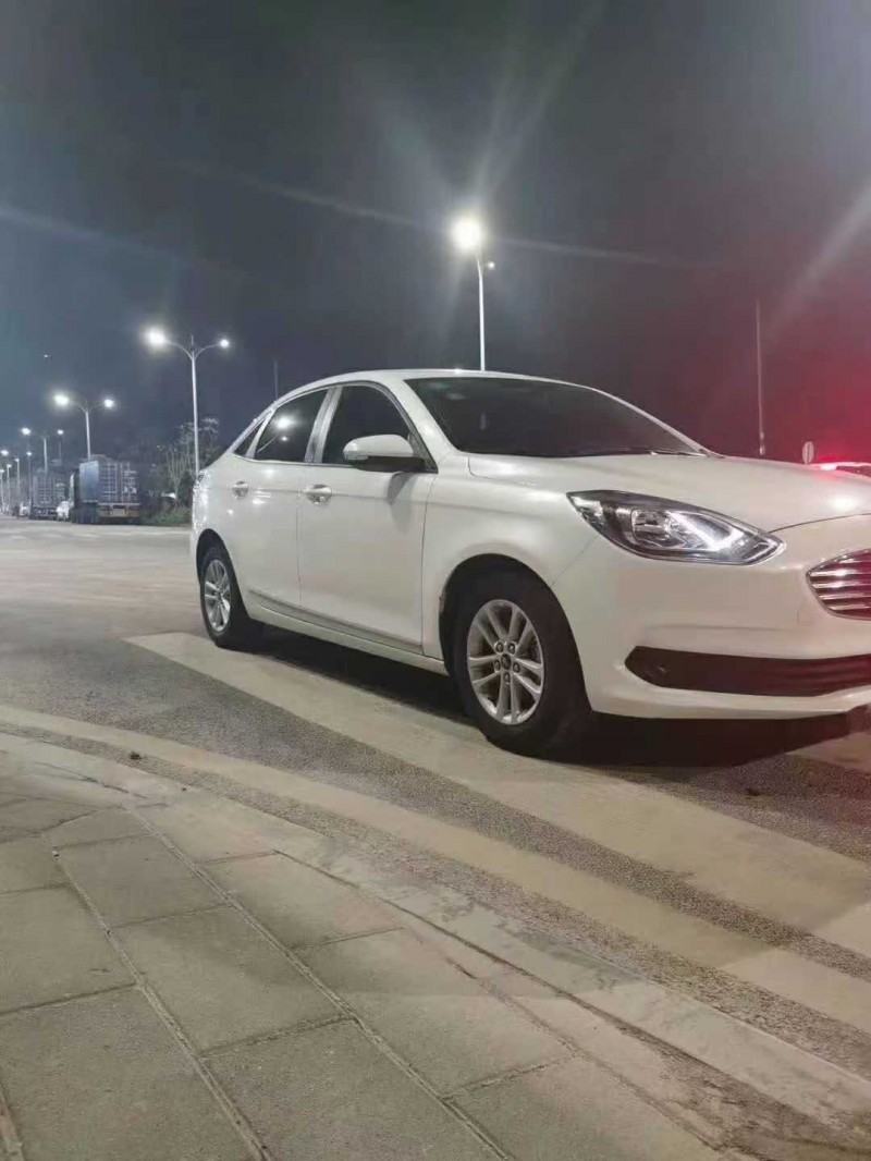 漳州19年福特福睿斯3