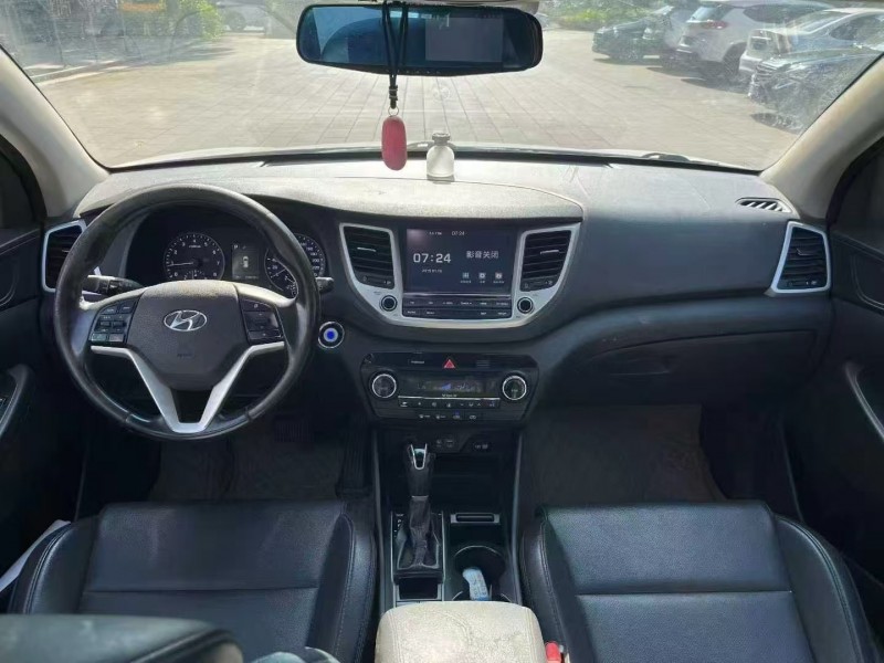 佛山17年现代途胜4