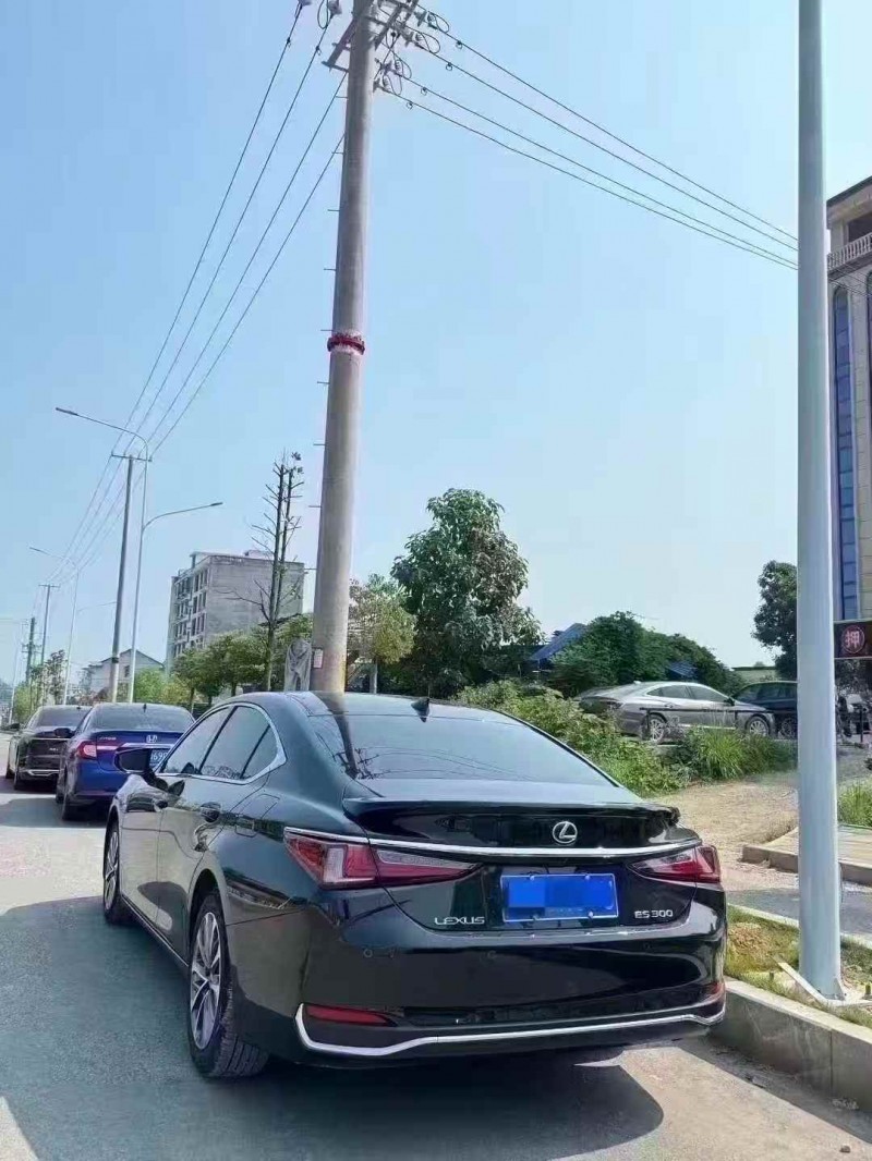 常德24年雷克萨斯ES7