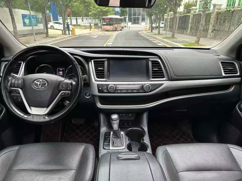 深圳22年丰田汉兰达5