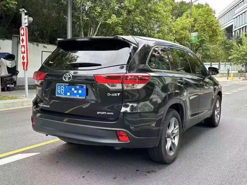 深圳22年丰田汉兰达8