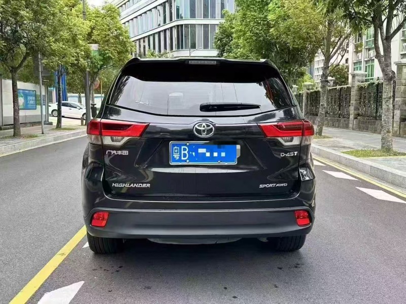 深圳22年丰田汉兰达9