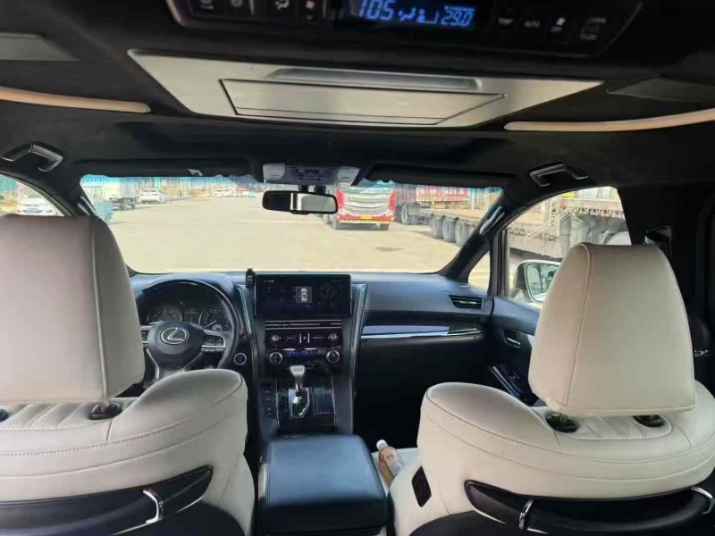 济宁16年雷克萨斯LM雷尔法4