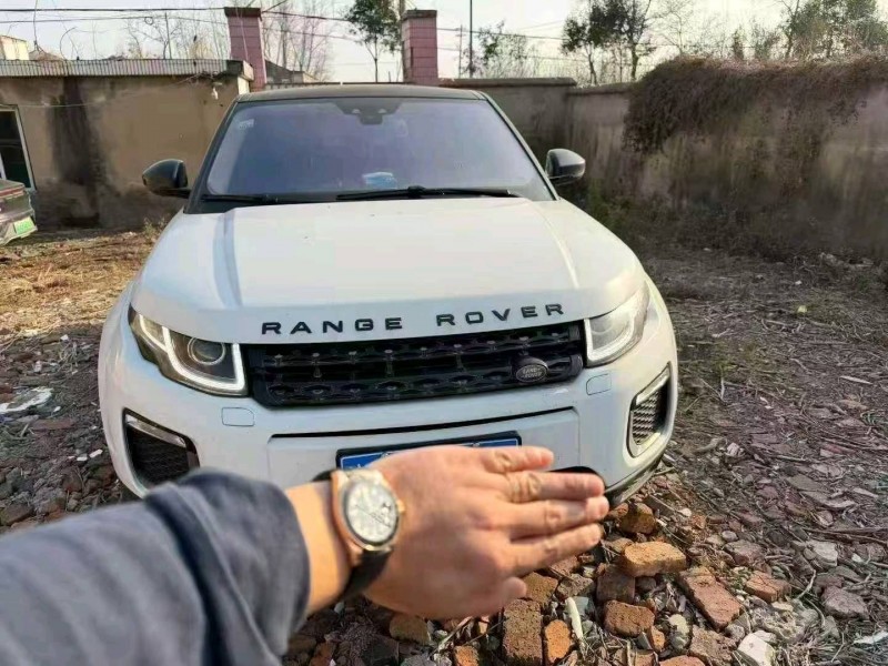 阜阳17年路虎极光1