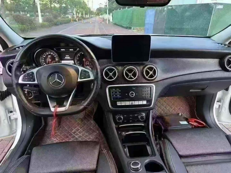 济宁19年奔驰GLA4